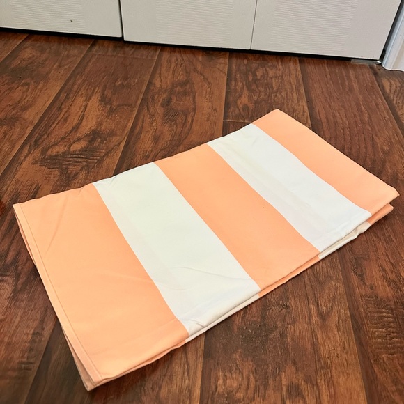 Sumoii peachy beachy beach towel - Picture 5 of 7